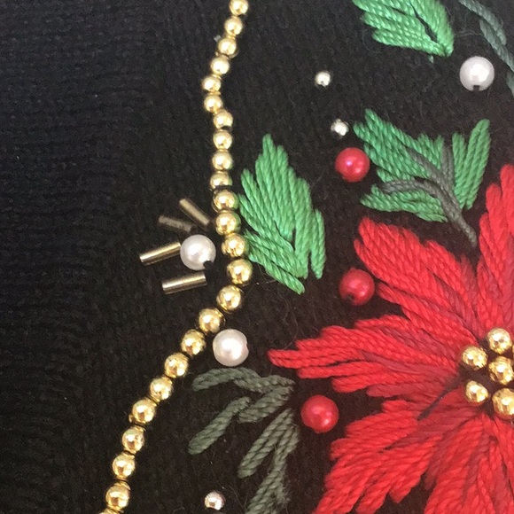 Vintage  Black Embroidered Poinsettia Bead Pearl Winter Party Christmas Sweater - Picture 10 of 11